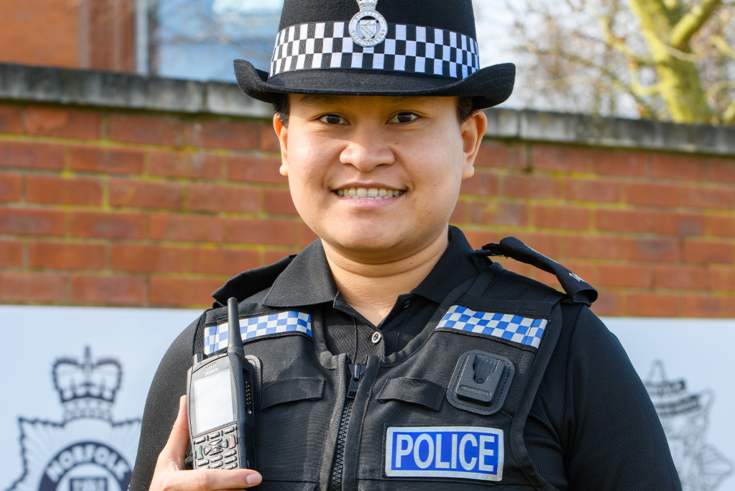 Norfolk Police Officer uses Sepura SC21 radio