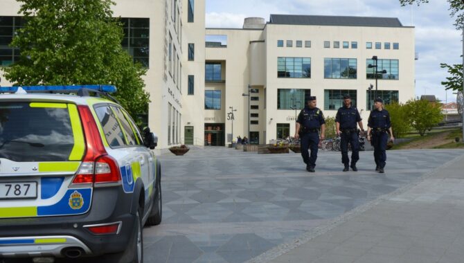 Image: Swedish Police have recently adopted the Sepura SC Series hand held TETRA radios.